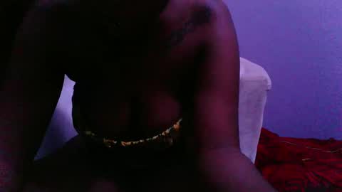 Snapshot of evelina_dripingpussy chatting on 12-18-24, 01:37 Evelina dripingpussy online show from 12-18-24, 01:37