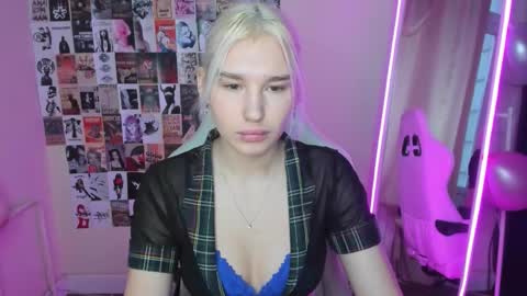 Evelina online show from 12-23-25, 02:42