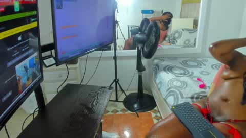 Snapshot of evelonga_707 chatting on 02-10-25, 10:09 DAYANITA online show from 02-10-25, 10:09