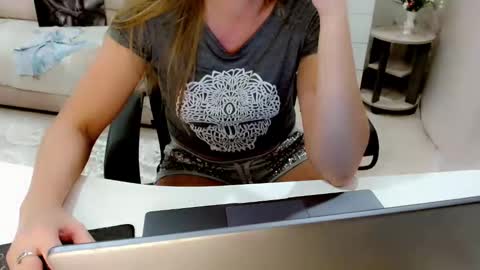 evelove online show from 10-11-25, 05:11