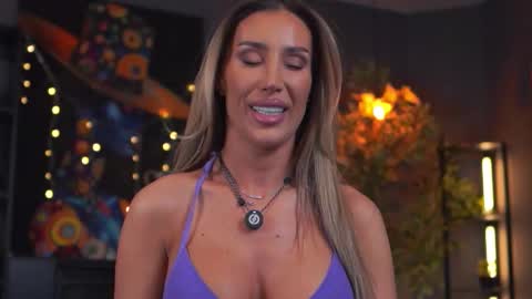 Evelyn online show from 01-14-26, 07:08