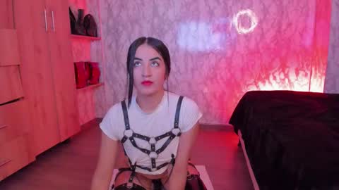 Snapshot of evelyn_joness_ chatting on 10-20-25, 04:51 Evelyn online show from 10-20-25, 04:51