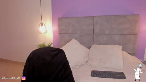 Evelyn  online show from 01-26-25, 03:06