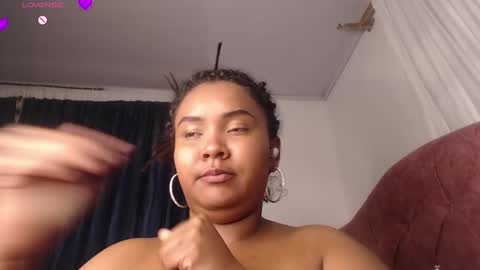 Evelyn Sandoval online show from 03-10-25, 06:16