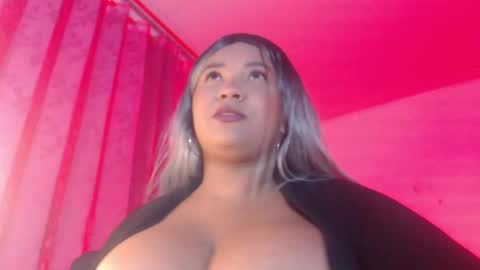 Evelyn Sandoval online show from 10-21-25, 01:50