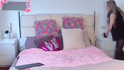 EvelynaGrey online show from 10-07-25, 02:47