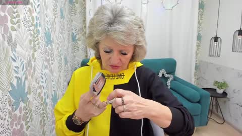 Snapshot of evelynblissful chatting on 12-26-24, 05:04 Evelyn online show from 12-26-24, 05:04