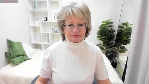 Snapshot of evelynblissful chatting on 10-14-25, 05:08 Evelyn online show from 10-14-25, 05:08