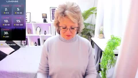 Snapshot of evelynblissful chatting on 11-05-25, 05:29 Evelyn online show from 11-05-25, 05:29