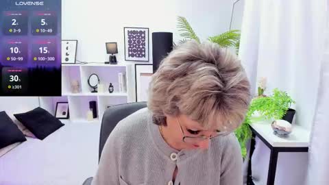 Snapshot of evelynblissful chatting on 11-21-25, 05:17 Evelyn online show from 11-21-25, 05:17