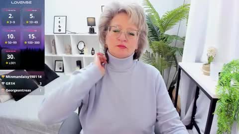 Snapshot of evelynblissful chatting on 11-26-25, 05:19 Evelyn online show from 11-26-25, 05:19