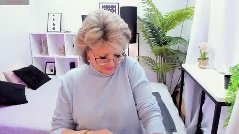 Snapshot of evelynblissful chatting on 12-01-25, 05:12 Evelyn online show from 12-01-25, 05:12