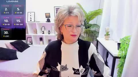 Snapshot of evelynblissful chatting on 12-02-25, 05:13 Evelyn online show from 12-02-25, 05:13