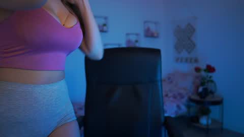 evelyncage_ online show from 02-02-25, 10:06