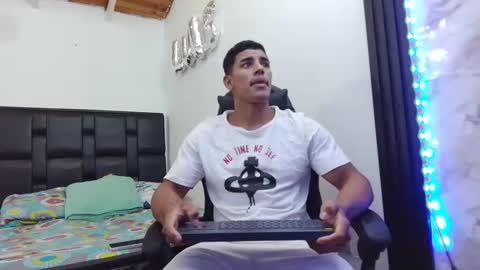 Snapshot of evessinn chatting on 01-06-25, 01:19 luis online show from 01-06-25, 01:19