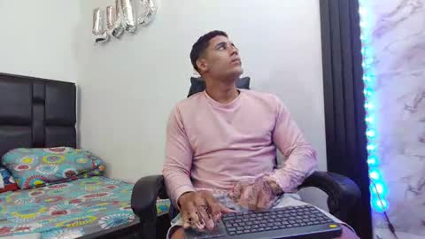 Snapshot of evessinn chatting on 01-11-25, 06:23 luis online show from 01-11-25, 06:23