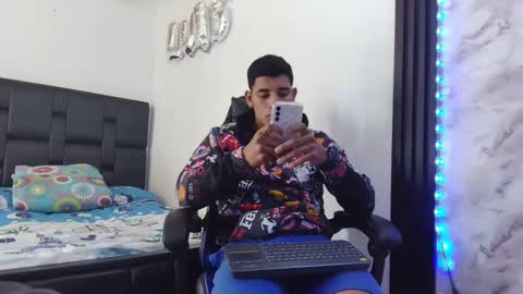 Snapshot of evessinn chatting on 01-18-25, 02:44 luis online show from 01-18-25, 02:44