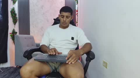 Snapshot of evessinn chatting on 09-20-25, 03:57 luis online show from 09-20-25, 03:57