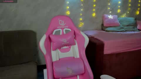 Evi online show from 12-18-25, 09:04