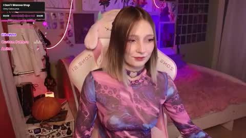 Evie online show from 10-24-25, 08:27