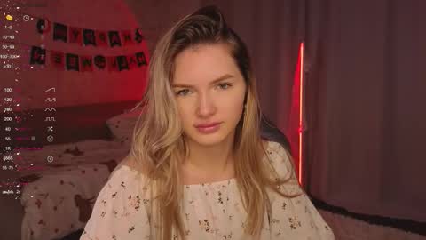 Snapshot of evilyn_next_door chatting on 11-01-25, 10:39 Evelyn online show from 11-01-25, 10:39