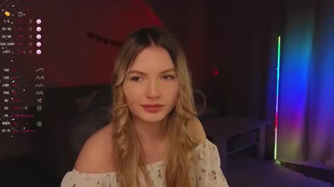 Snapshot of evilyn_next_door chatting on 12-17-25, 12:33 Evelyn online show from 12-17-25, 12:33