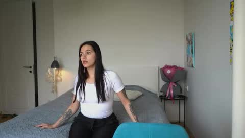 Snapshot of ewelynscott chatting on 11-12-25, 08:15 ewelynscott online show from 11-12-25, 08:15