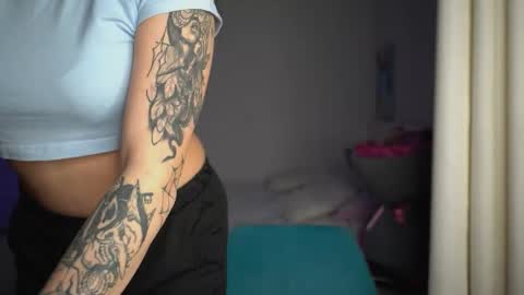 Snapshot of ewelynscott chatting on 11-17-25, 06:03 ewelynscott online show from 11-17-25, 06:03