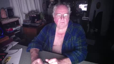 Snapshot of exceos chatting on 12-04-24, 02:48 EXCEOS online show from 12-04-24, 02:48