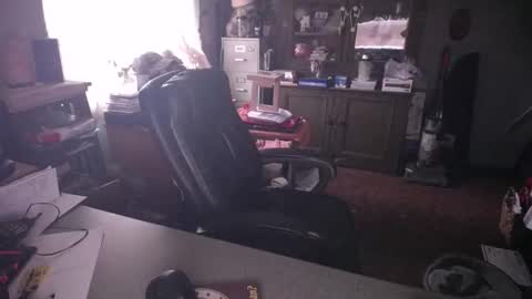 Snapshot of exceos chatting on 12-20-24, 04:57 EXCEOS online show from 12-20-24, 04:57