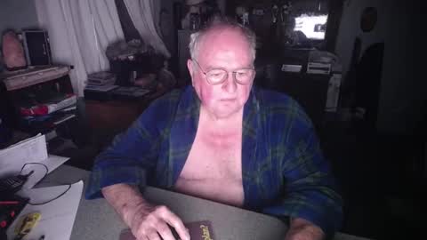 Snapshot of exceos chatting on 12-22-24, 03:33 EXCEOS online show from 12-22-24, 03:33