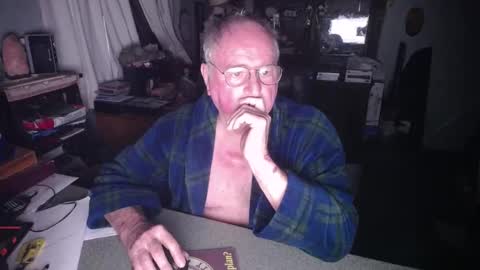 Snapshot of exceos chatting on 12-24-24, 02:44 EXCEOS online show from 12-24-24, 02:44