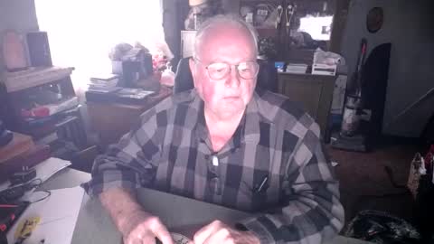 Snapshot of exceos chatting on 01-01-25, 04:50 EXCEOS online show from 01-01-25, 04:50