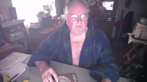Snapshot of exceos chatting on 02-22-25, 04:09 EXCEOS online show from 02-22-25, 04:09