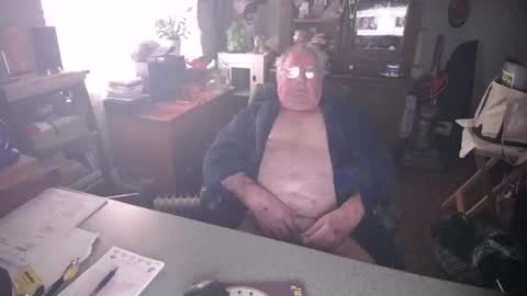 Snapshot of exceos chatting on 02-24-25, 04:04 EXCEOS online show from 02-24-25, 04:04