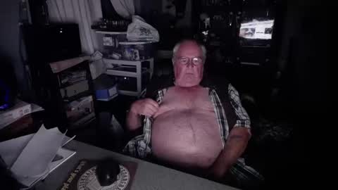 Snapshot of exceos chatting on 10-13-25, 01:55 EXCEOS online show from 10-13-25, 01:55
