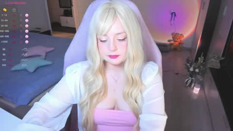 Snapshot of exhoneyangel chatting on 01-21-25, 12:18 Amy online show from 01-21-25, 12:18