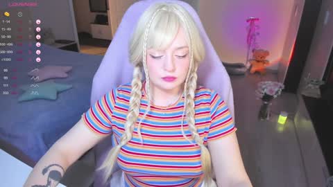 Snapshot of exhoneyangel chatting on 01-30-25, 07:50 Amy online show from 01-30-25, 07:50