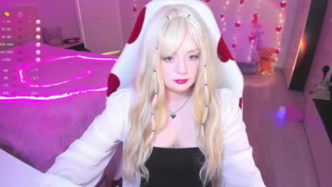 Snapshot of exhoneyangel chatting on 02-20-25, 12:47 Amy online show from 02-20-25, 12:47