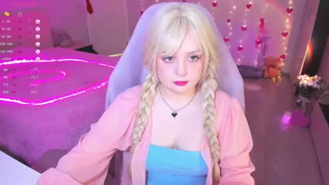 Snapshot of exhoneyangel chatting on 02-26-25, 09:32 Amy online show from 02-26-25, 09:32