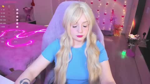 Snapshot of exhoneyangel chatting on 03-01-25, 10:24 Amy online show from 03-01-25, 10:24