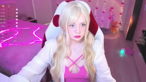 Snapshot of exhoneyangel chatting on 03-05-25, 08:00 Amy online show from 03-05-25, 08:00