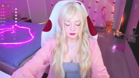 Snapshot of exhoneyangel chatting on 03-12-25, 09:12 Amy online show from 03-12-25, 09:12