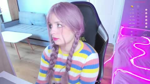 Snapshot of exhoneyangel chatting on 09-25-25, 09:24 Amy online show from 09-25-25, 09:24