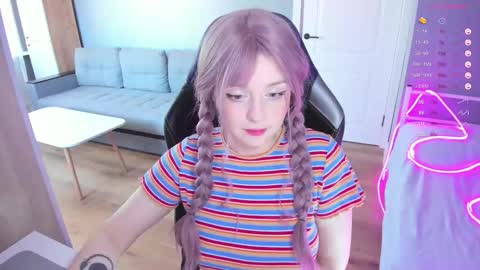 Snapshot of exhoneyangel chatting on 09-30-25, 08:30 Amy online show from 09-30-25, 08:30