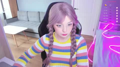 Snapshot of exhoneyangel chatting on 10-04-25, 10:57 Amy online show from 10-04-25, 10:57