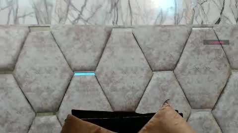 Alison online show from 10-18-25, 07:25