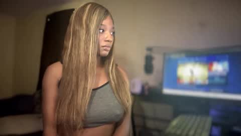 Snapshot of exoticaqua chatting on 09-23-25, 01:41 exoticaqua online show from 09-23-25, 01:41