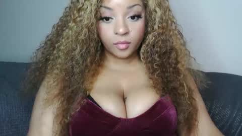 Snapshot of exoticempress18 chatting on 03-20-26, 04:39 Paris online show from 03-20-26, 04:39