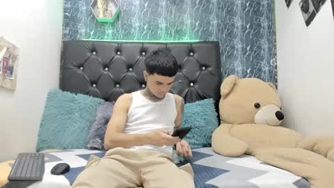 exotichot_couple online show from 11-25-25, 10:43